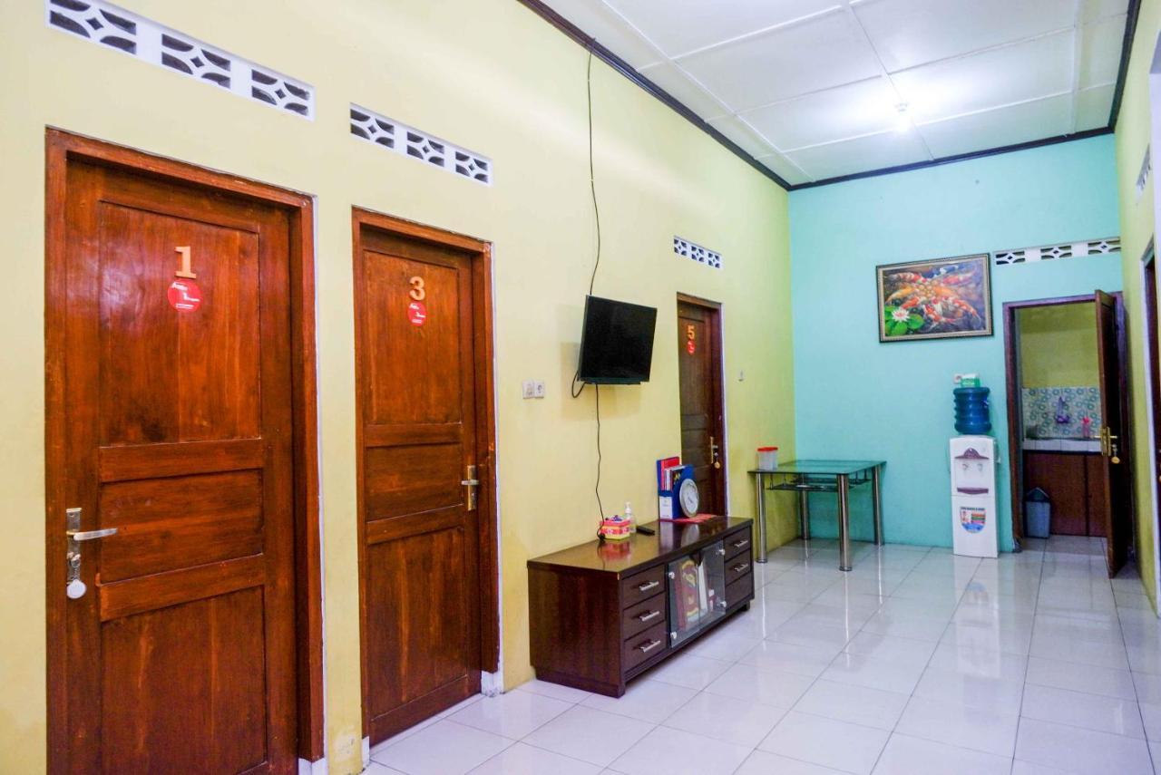 הוסטל יוגיאקרטה Koolkost Syariah Near Malioboro Area מראה חיצוני תמונה