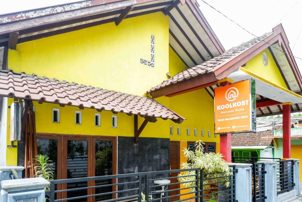 הוסטל יוגיאקרטה Koolkost Syariah Near Malioboro Area מראה חיצוני תמונה