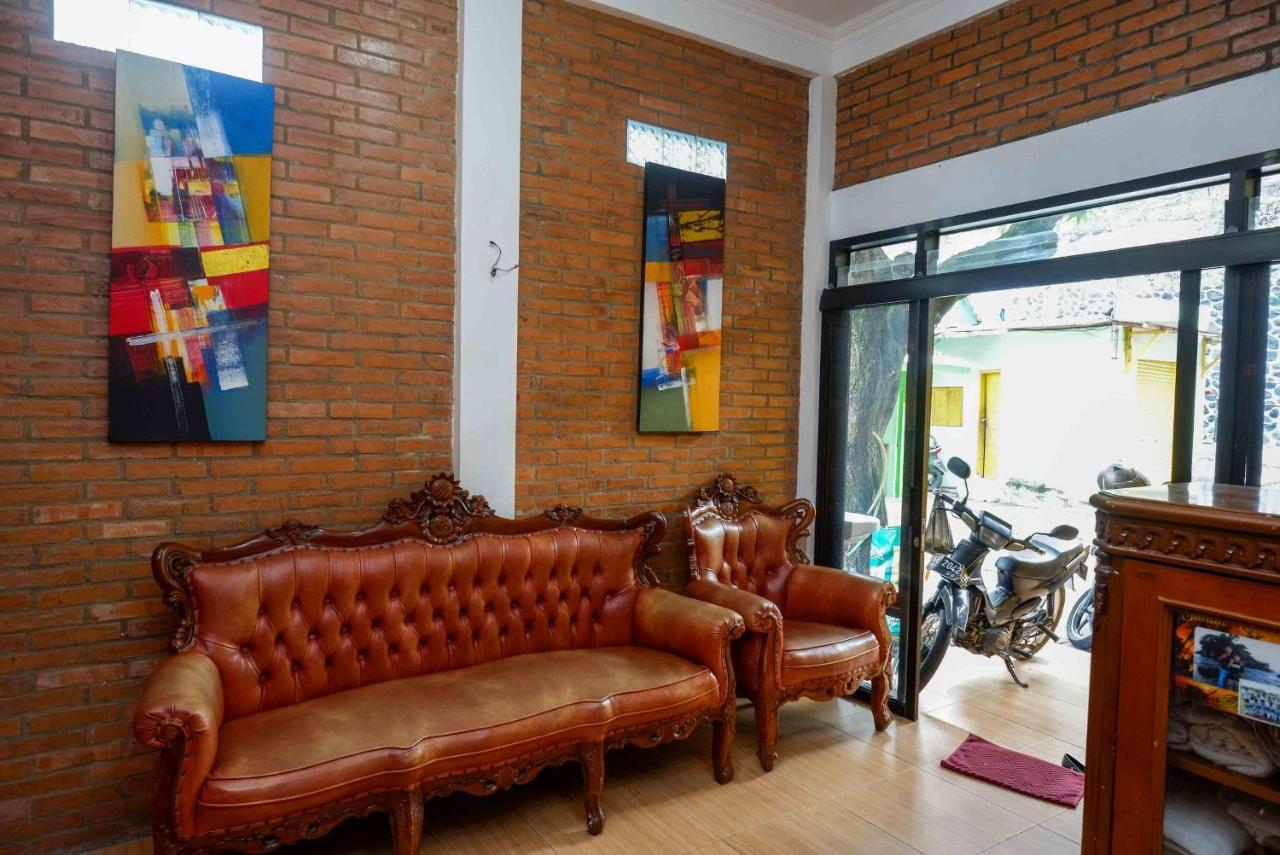 הוסטל יוגיאקרטה Koolkost Syariah Near Malioboro Area מראה חיצוני תמונה