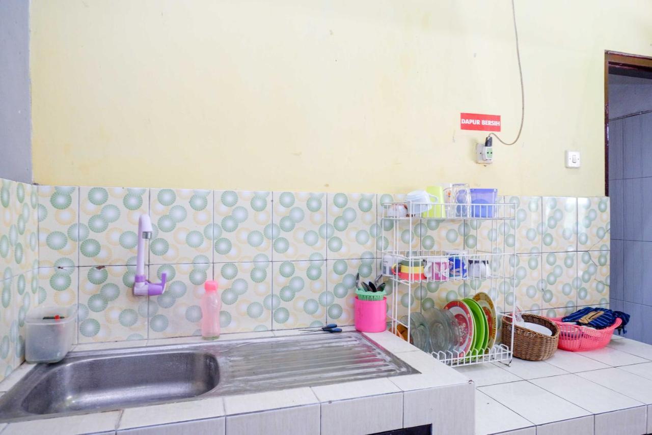 הוסטל יוגיאקרטה Koolkost Syariah Near Malioboro Area מראה חיצוני תמונה